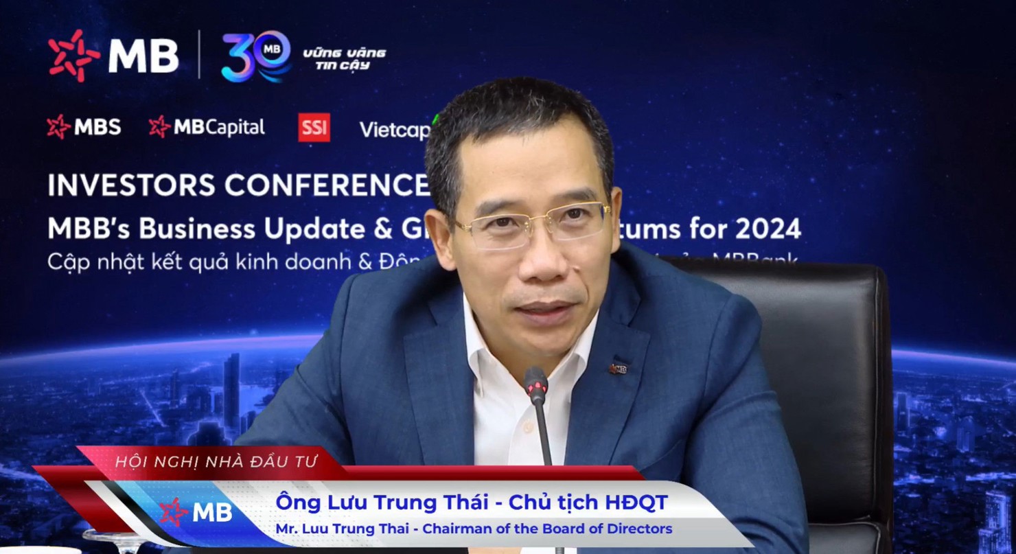 Ông Lưu Trung Thái - Chủ tịch HĐQT MB trả lời các câu hỏi của nhà đầu tư.