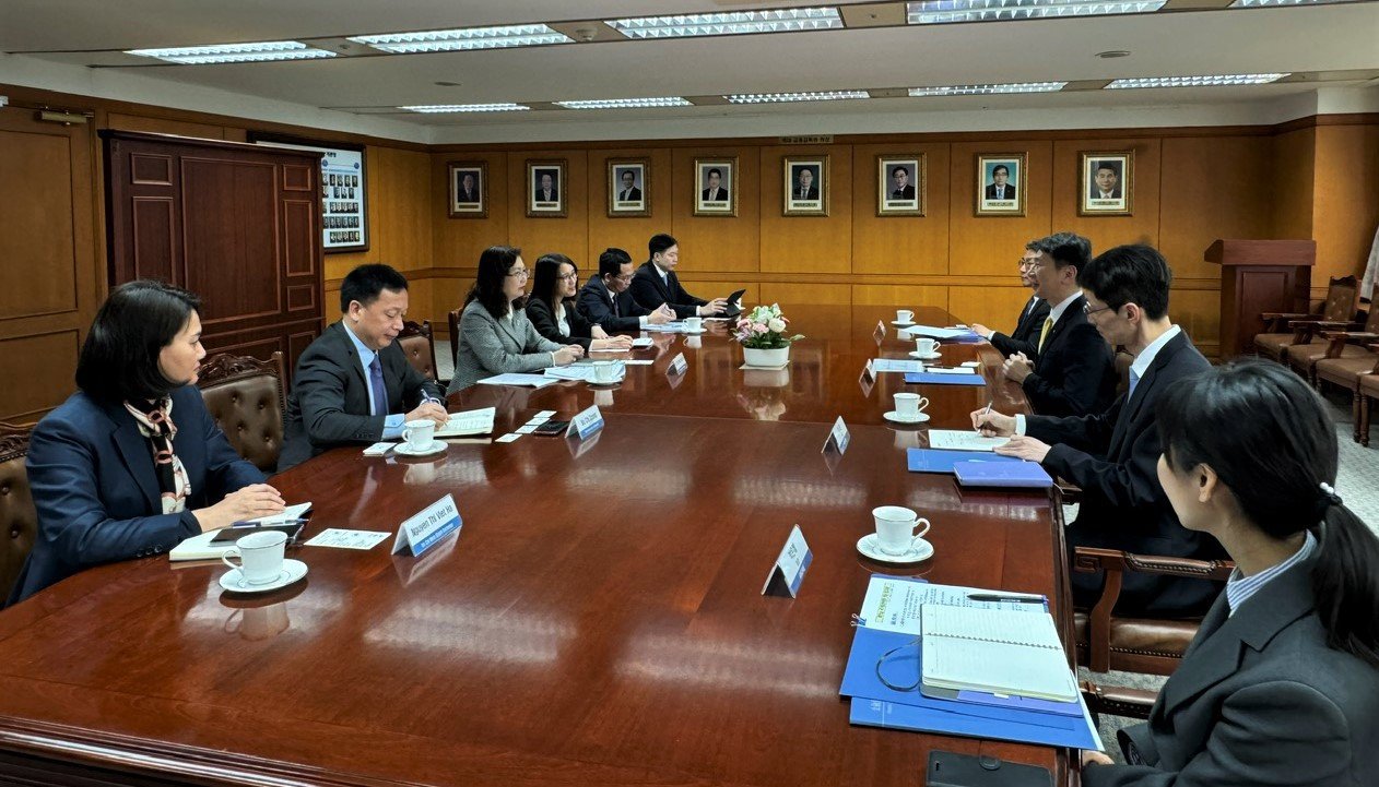 Toàn cảnh buổi làm việc.