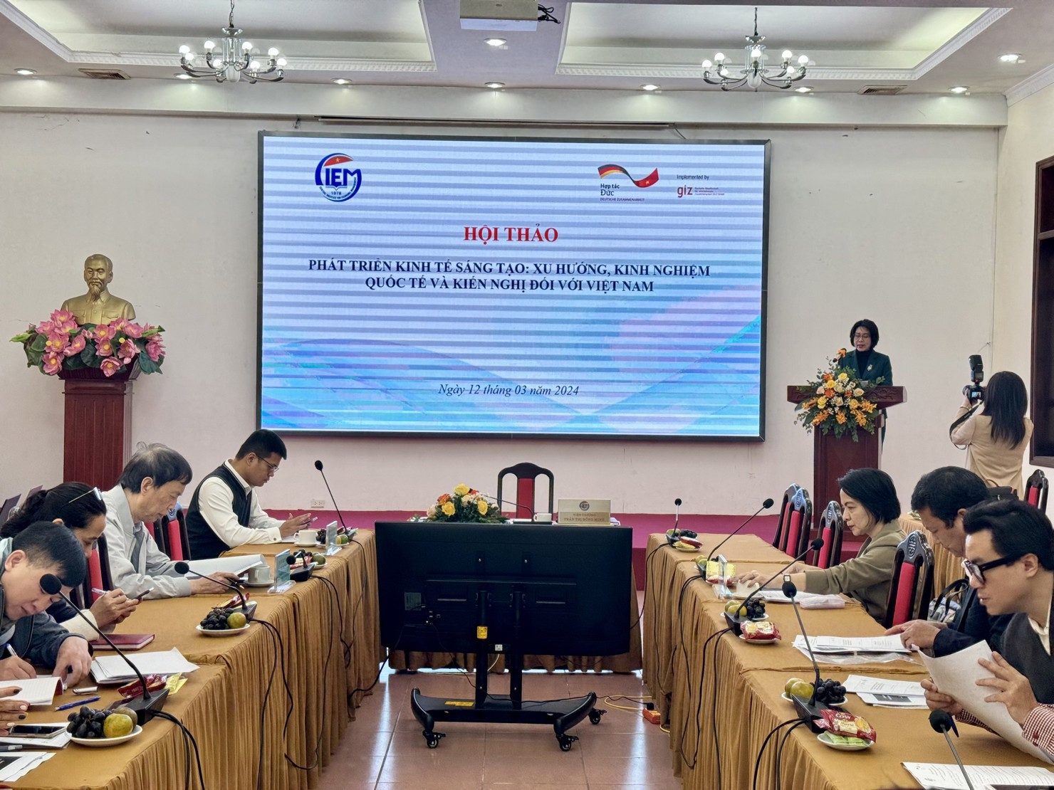 Quang cảnh hội thảo. Ảnh: CIEM