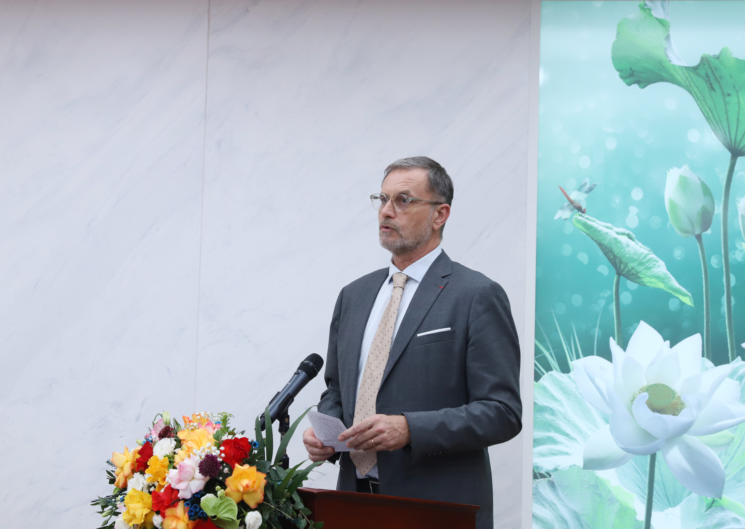 &Ocirc;ng Olivier Brochet - Đại sứ Cộng h&ograve;a Ph&aacute;p tại Việt Nam ph&aacute;t biểu tại buổi Lễ.