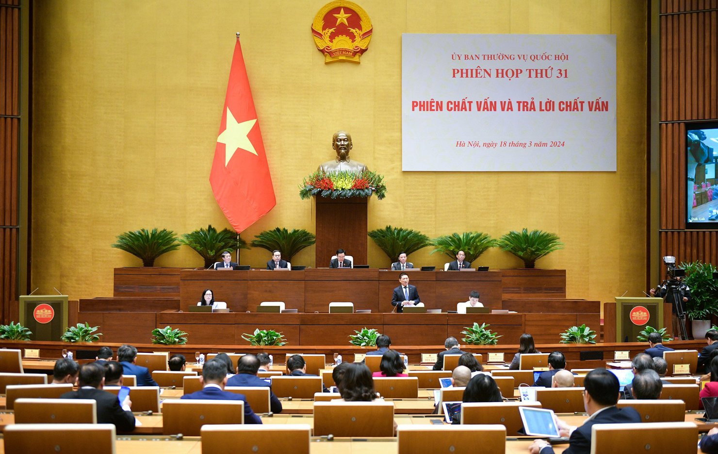 Quang cảnh Phiên họp.