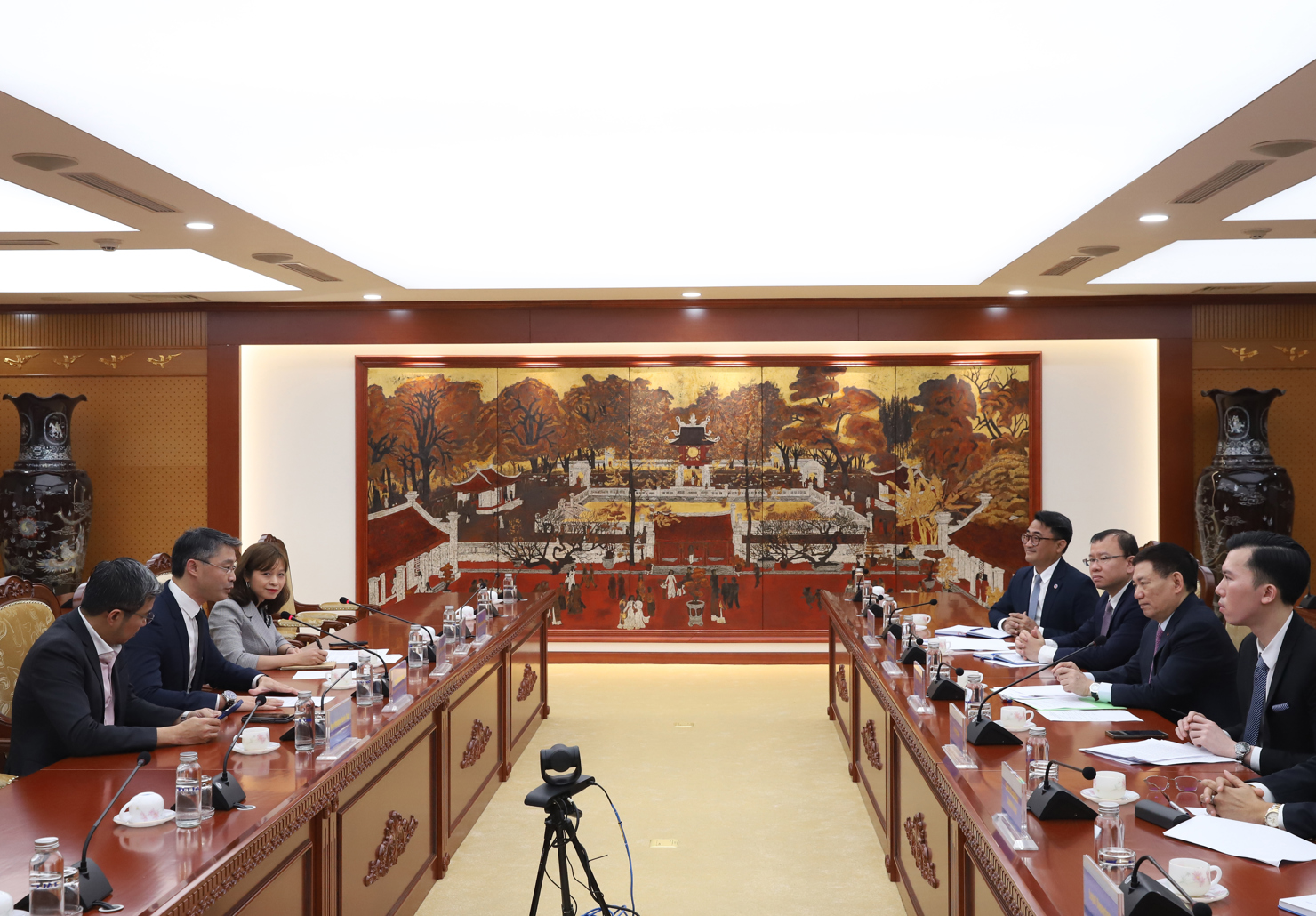 Quang cảnh buổi l&agrave;m việc.