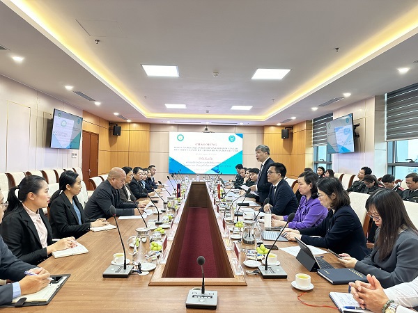 Quang cảnh buổi làm việc.