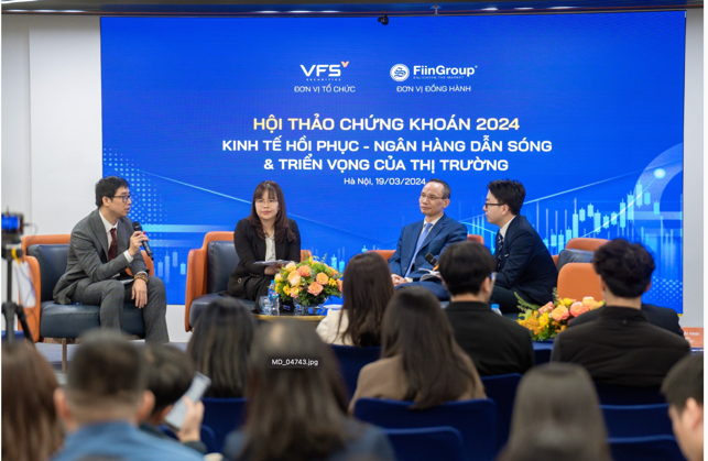 C&aacute;c chuy&ecirc;n gia thảo luận về diễn biến TTCK, k&ecirc;nh đầu tư sinh lời hiệu quả.
