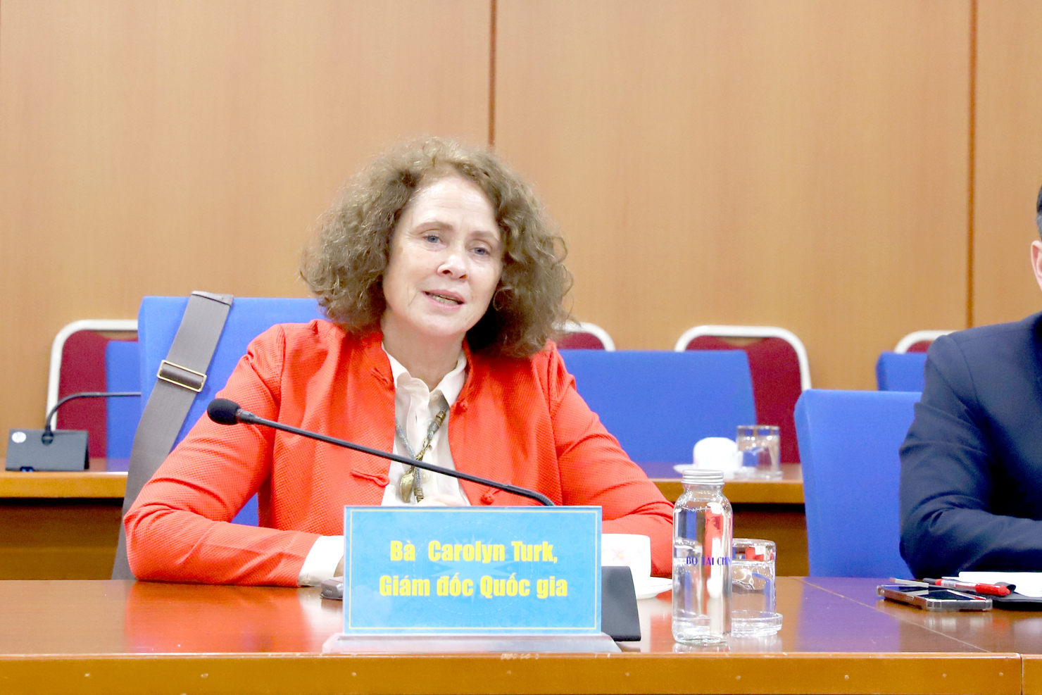 B&agrave; Carolyn Turk &ndash; Gi&aacute;m đốc Quốc gia WB tại Việt Nam ph&aacute;t biểu tại buổi l&agrave;m việc.