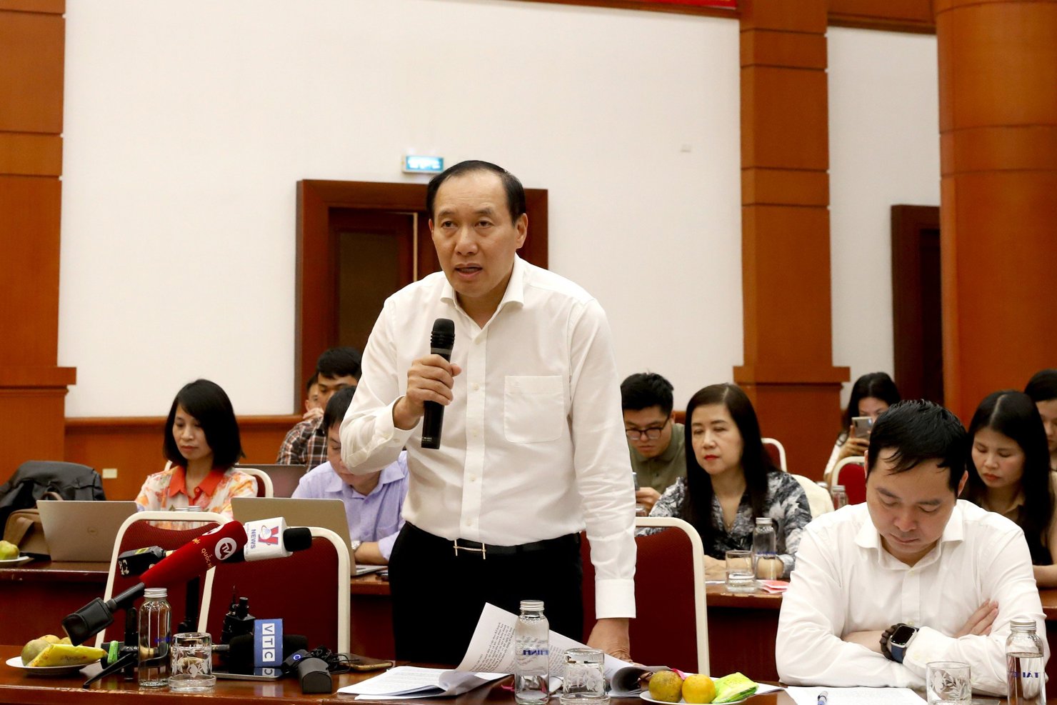 Phó Chủ tịch Uỷ ban Chứng khoán Nhà nước Phạm Hồng Sơn phát biểu tại buổi họp báo. 