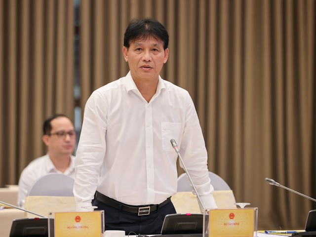 Ông Đặng Ngọc Minh - Phó Tổng cục trưởng Tổng cục Thuế trả lời báo chí tại buổi họp báo Chính phủ thường kỳ.