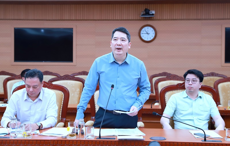 Bí thư Đảng ủy Bộ Tài chính Cao Anh Tuấn phát biểu tại Hội nghị.