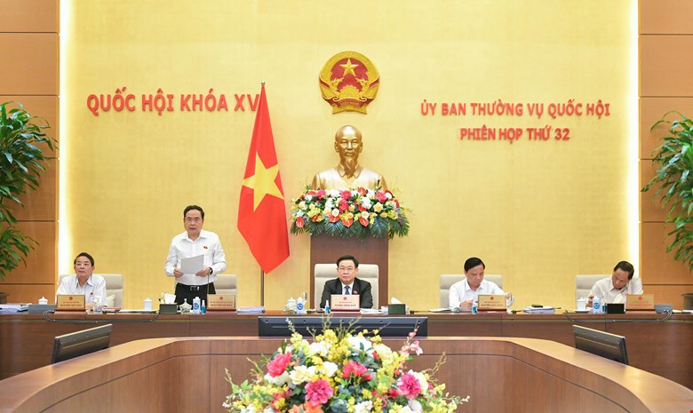 Uỷ ban Thường vụ Quốc hội cho ý kiến về Dự án Luật sửa đổi, bổ sung một số điều của Luật Dược (Ảnh: Quochoi.vn)