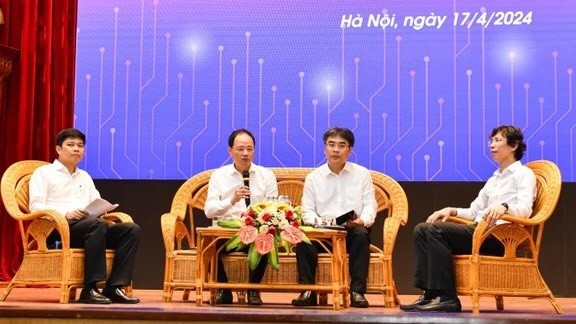 Các chuyên gia chia sẻ về phát triển ngành công nghiệp vi mạch bán dẫn tại Việt Nam.Ảnh: Đức Thành 