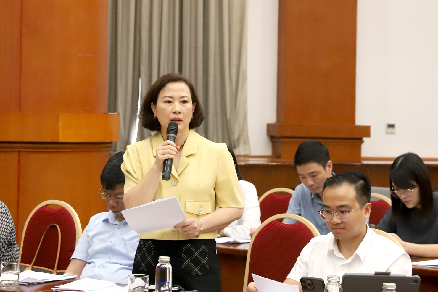 B&agrave; Chu Nguy&ecirc;n Th&agrave;nh - Tổng Gi&aacute;m đốc Quỹ đầu tư&nbsp; Ph&aacute;t triển TP. H&agrave; Nội n&ecirc;u &yacute; kiến tại Hội nghị.