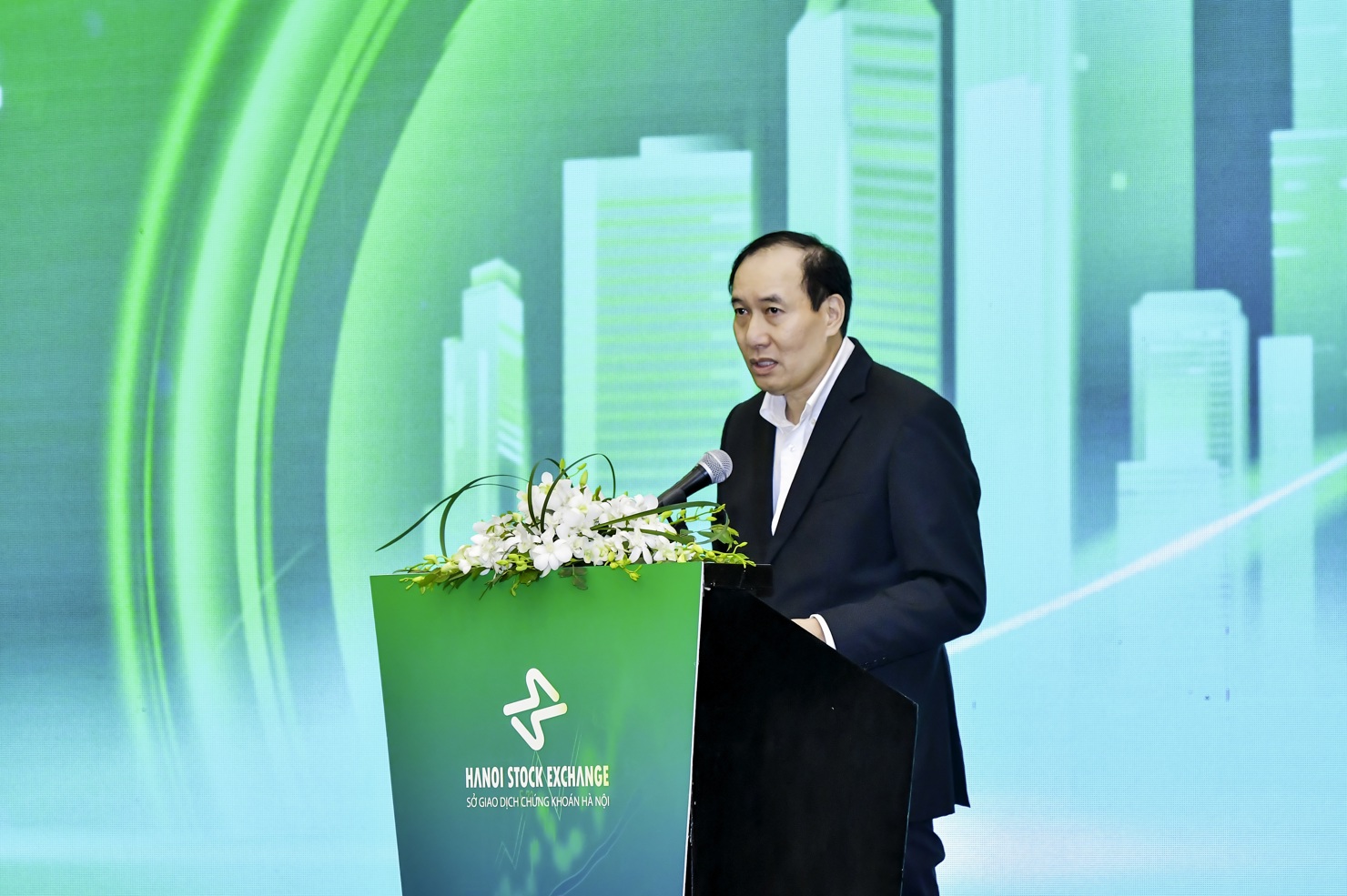 &Ocirc;ng Phạm Hồng Sơn - Ph&oacute; Chủ tịch UBCKNN ph&aacute;t biểu tại Hội nghị.