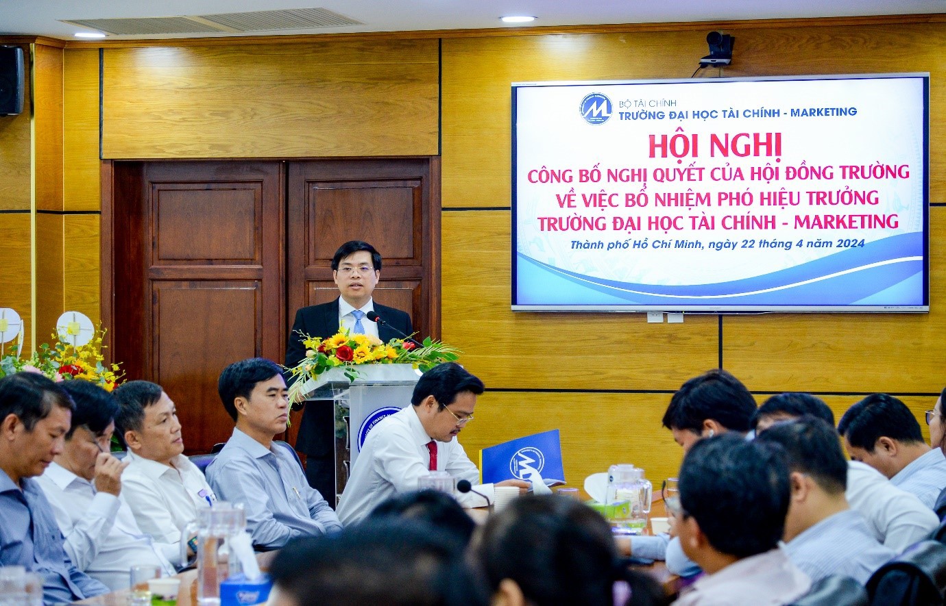 PGS,. TS .Phạm Tiến Đạt-Hiệu trưởng phát biểu tại lễ công bố Nghị quyết của Hội đồng trường bổ nhiệm Phó Hiệu trưởng