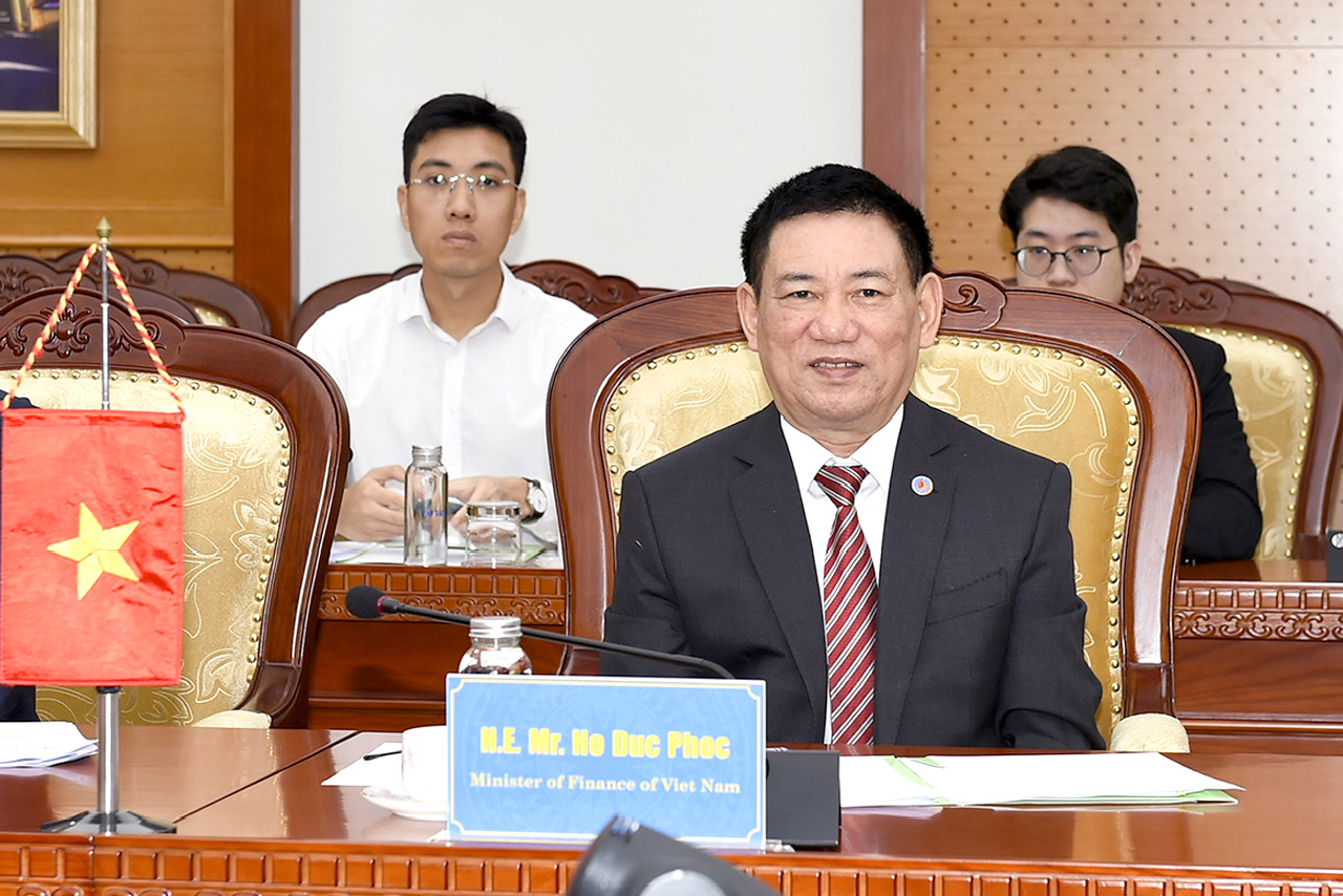 Bộ trưởng Bộ Tài chính Hồ Đức Phớc phát biểu tại buổi tiếp.