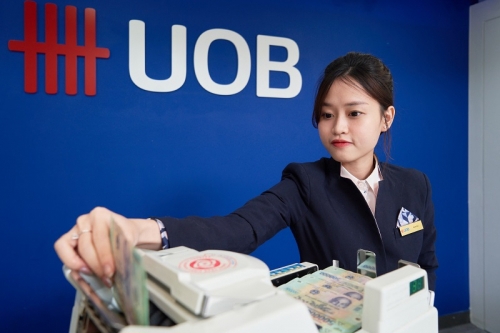 UOB cho rằng với kỳ vọng cắt giảm lãi suất của Fed đang giảm dần, tỷ giá VND/USD có thể sẽ duy trì ở mức cao trong thời gian dài hơn
