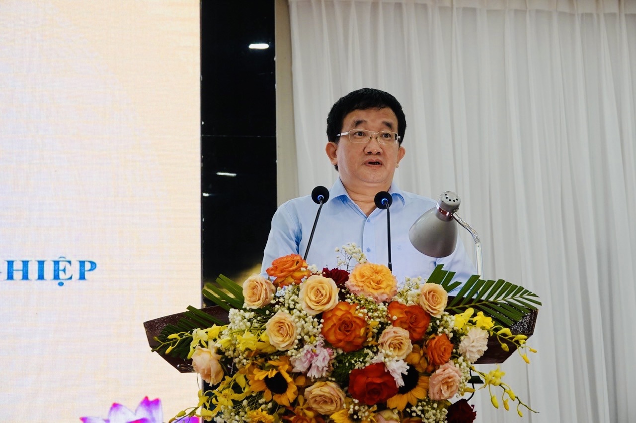 Cục trưởng Cục Quản lý, Giám sát Kế toán, Kiểm toán Vũ Đức Chính phát biểu tại Hội nghị.
