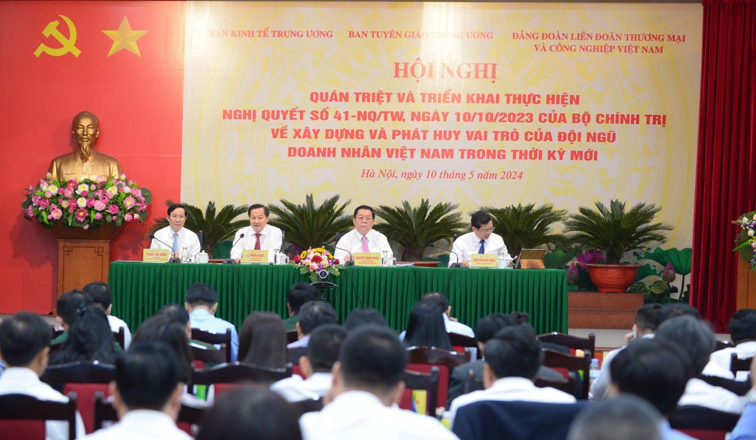 Các địa biểu tại điểm cầu Trung ương.