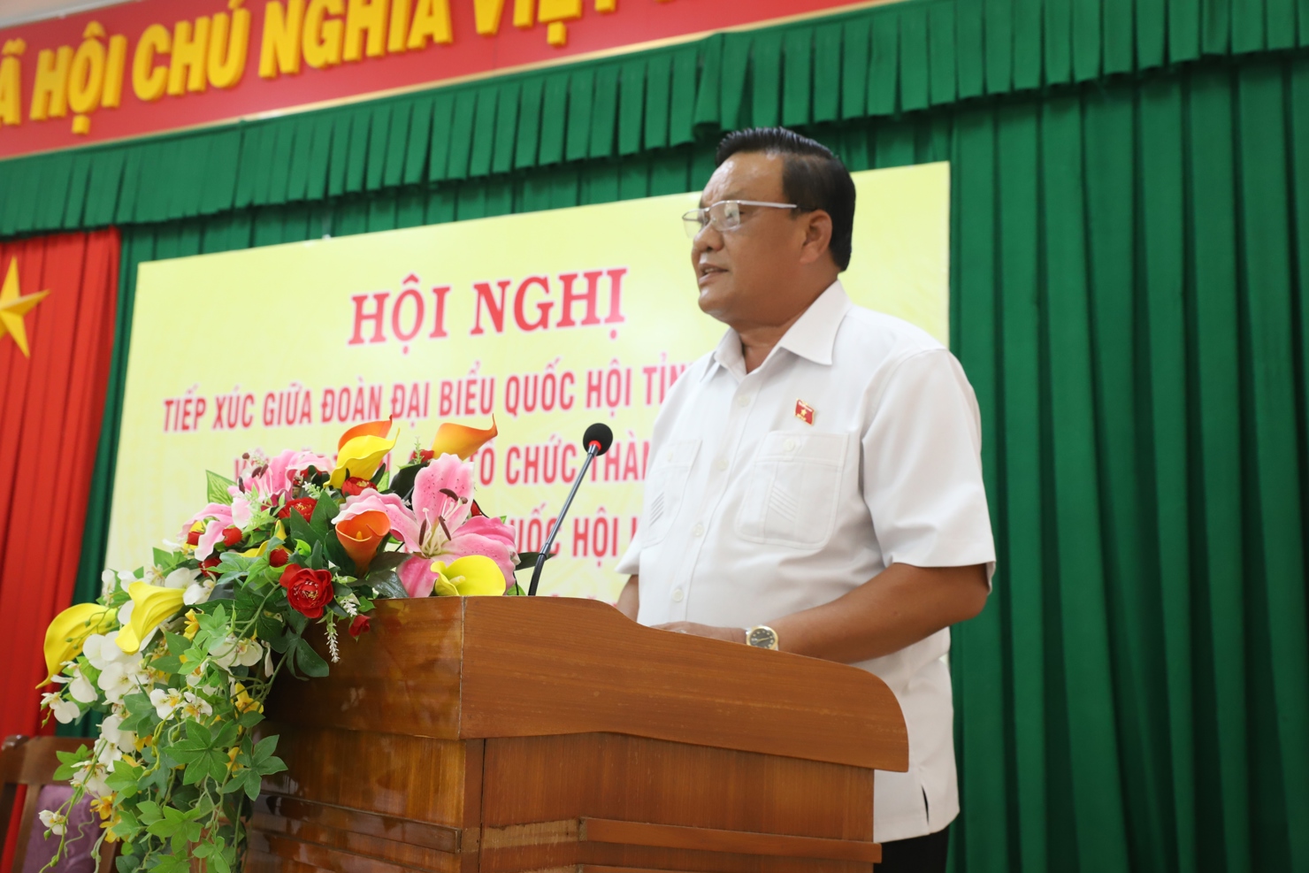 Ph&oacute; B&iacute; thư Thường trực Tỉnh ủy L&ecirc; Kim To&agrave;n trao đổi tại Hội nghị.