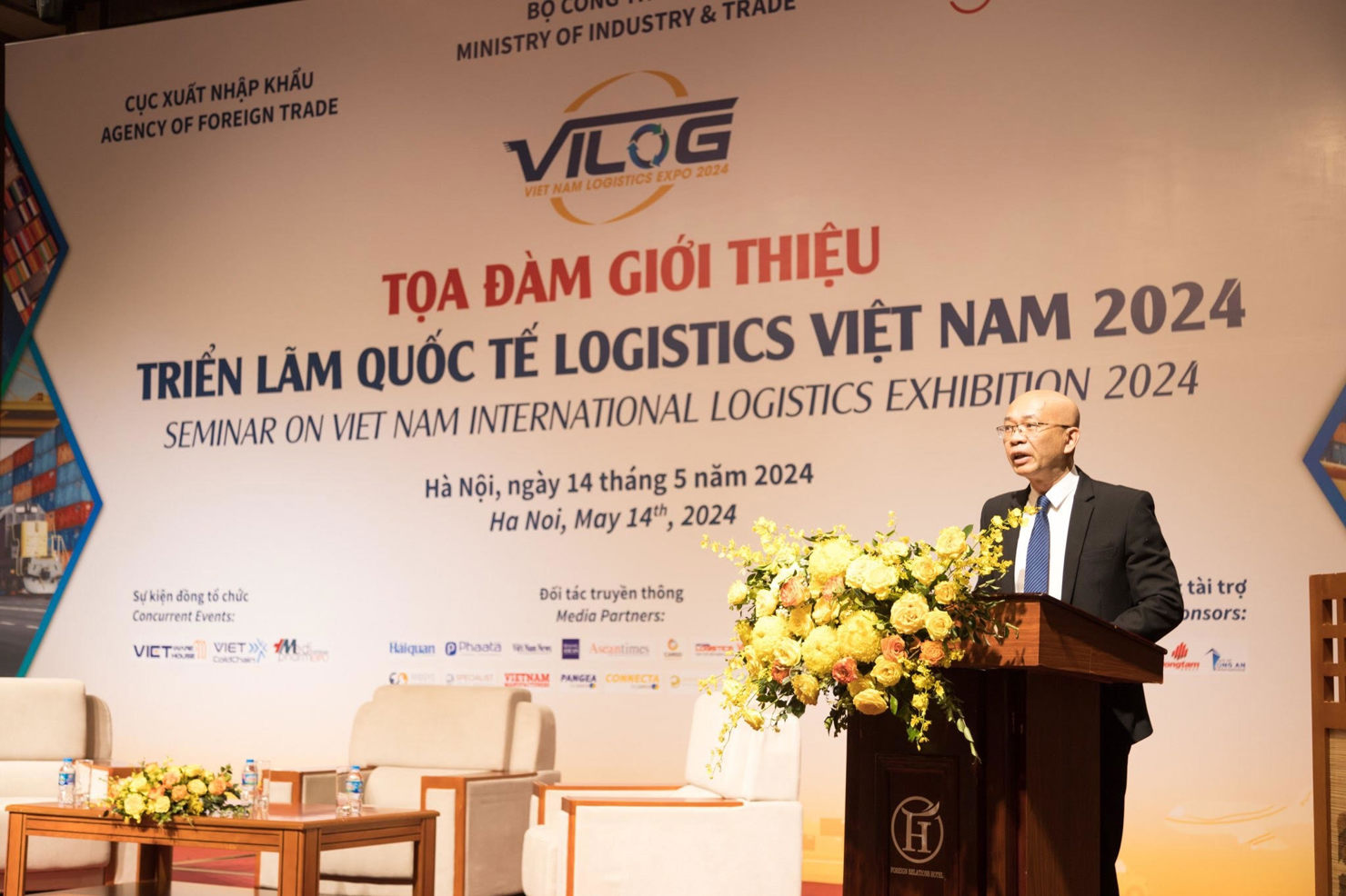&Ocirc;ng Trần Thanh Hải - Ph&oacute; Cục trưởng Cục Xuất nhập khẩu (Bộ C&ocirc;ng Thương) ph&aacute;t biểu tại toạ đ&agrave;m.