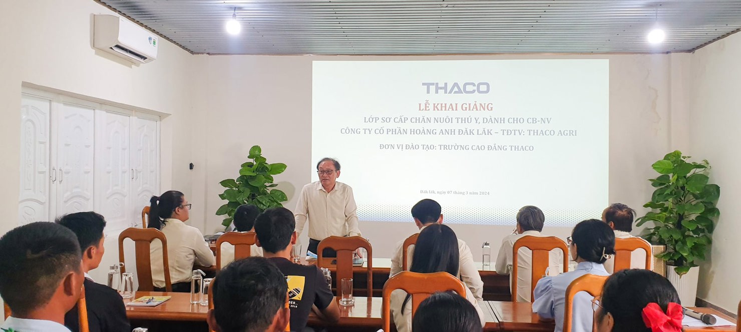 Khai giảng lớp Sơ cấp Chăn nuôi - thú y tại Công ty CP Hoàng Anh Đắk Lắk.