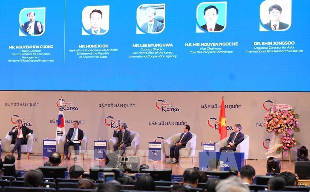 Quang cảnh buổi thảo luận tại Hội nghị "Gặp gỡ H&agrave;n Quốc 2024". Ảnh: TTXVN.