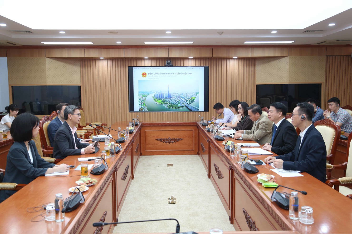 Quang cảnh cuộcl&agrave;m việc.