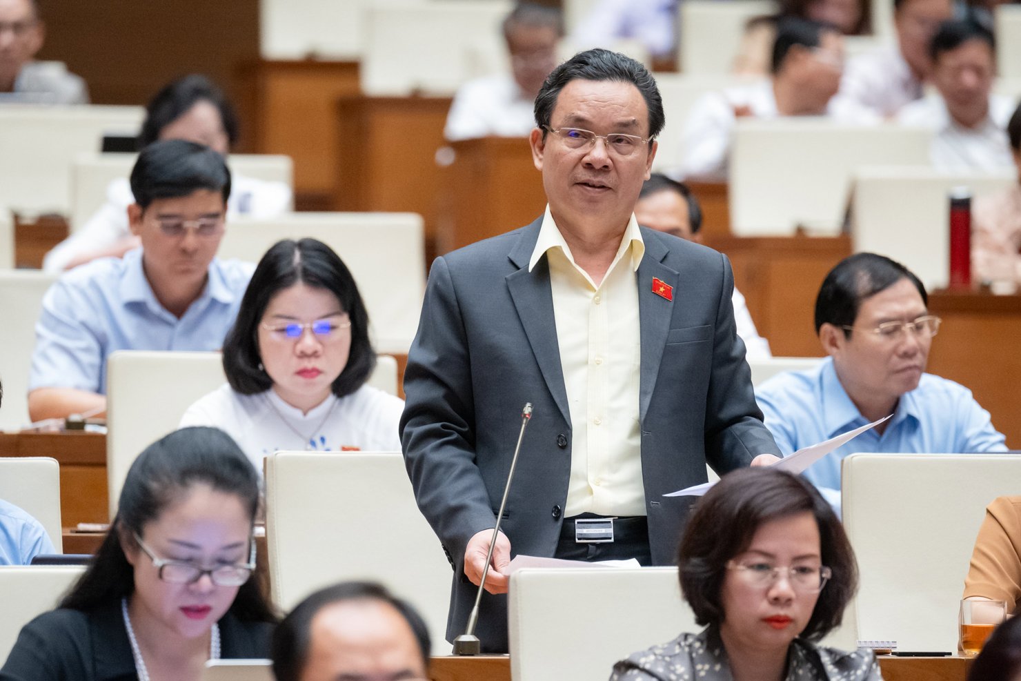Đại biểu Ho&agrave;ng Văn Cường cho rằng,&nbsp;th&agrave;nh c&ocirc;ng rất lớn của ch&iacute;nh s&aacute;ch hỗ trợ l&agrave; kh&ocirc;ng g&acirc;y ra những hậu quả về lạm ph&aacute;t, th&acirc;m hụt t&agrave;i kh&oacute;a.