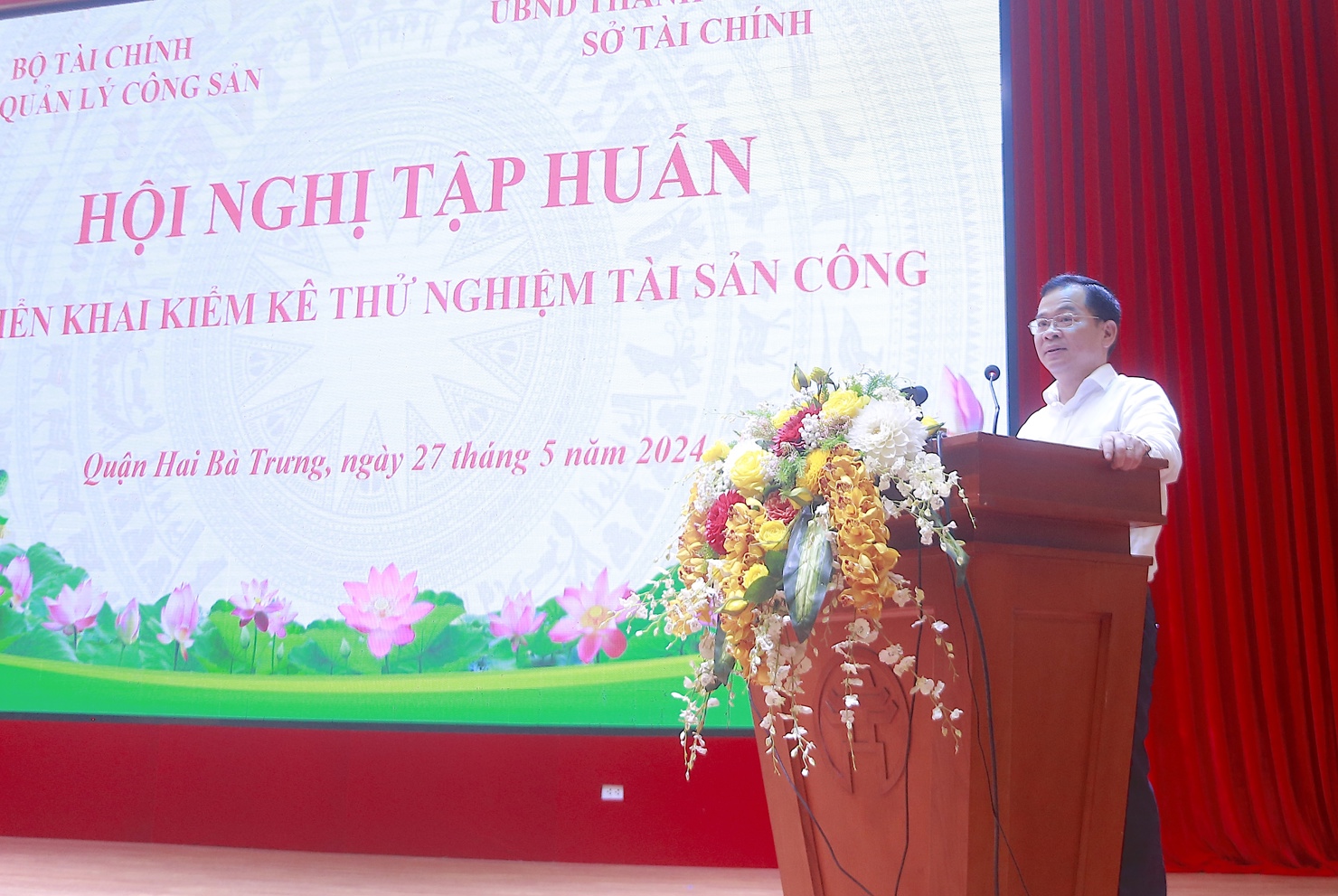 &Ocirc;ng Nguyễn T&acirc;n Thịnh - Cục trưởng Cục Quản l&yacute; c&ocirc;ng sản ph&aacute;t biểu tại Hội nghị.