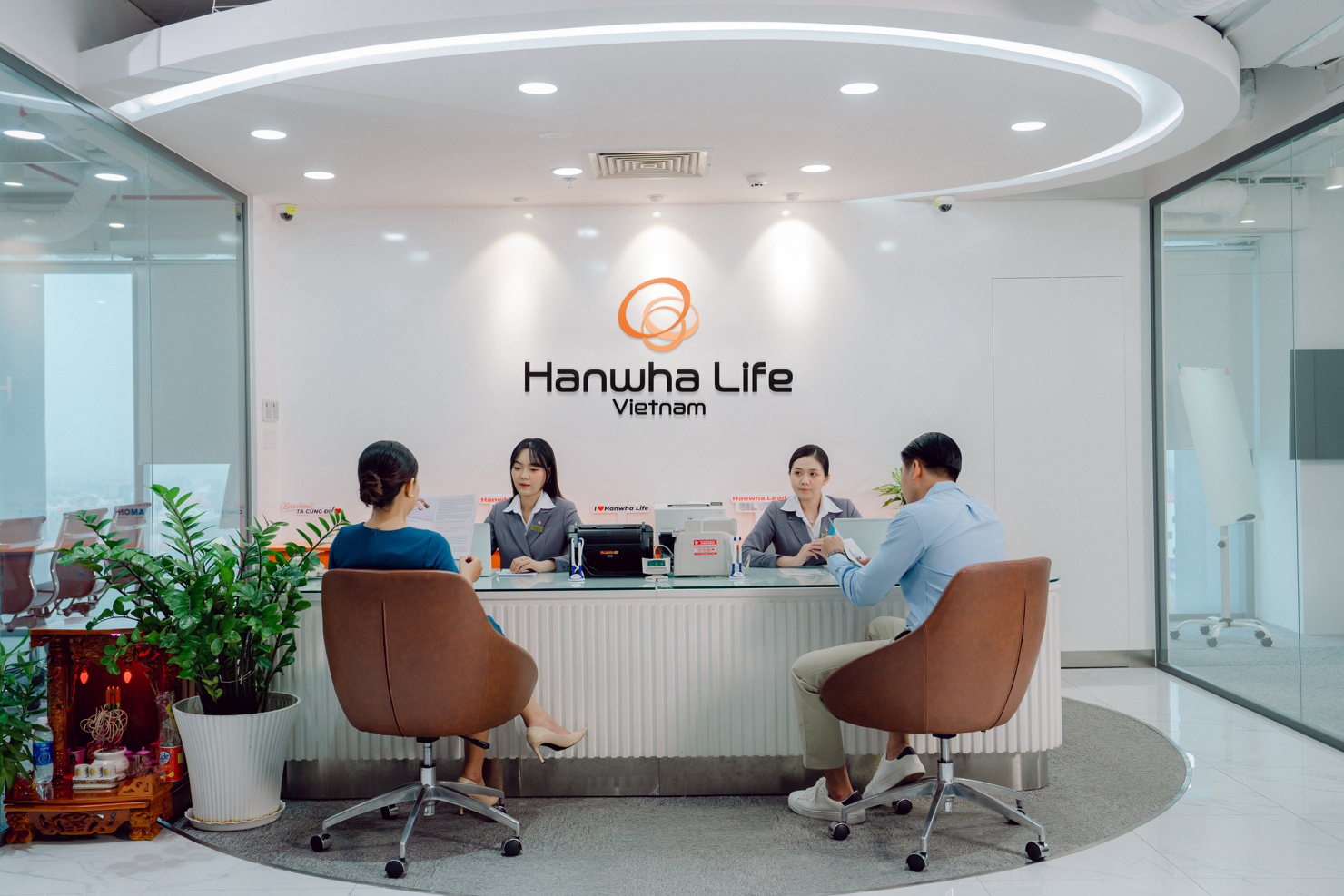 Hanwha Life Việt Nam không ngừng nâng cao quyền lợi và các hoạt động chăm sóc khách hàng.