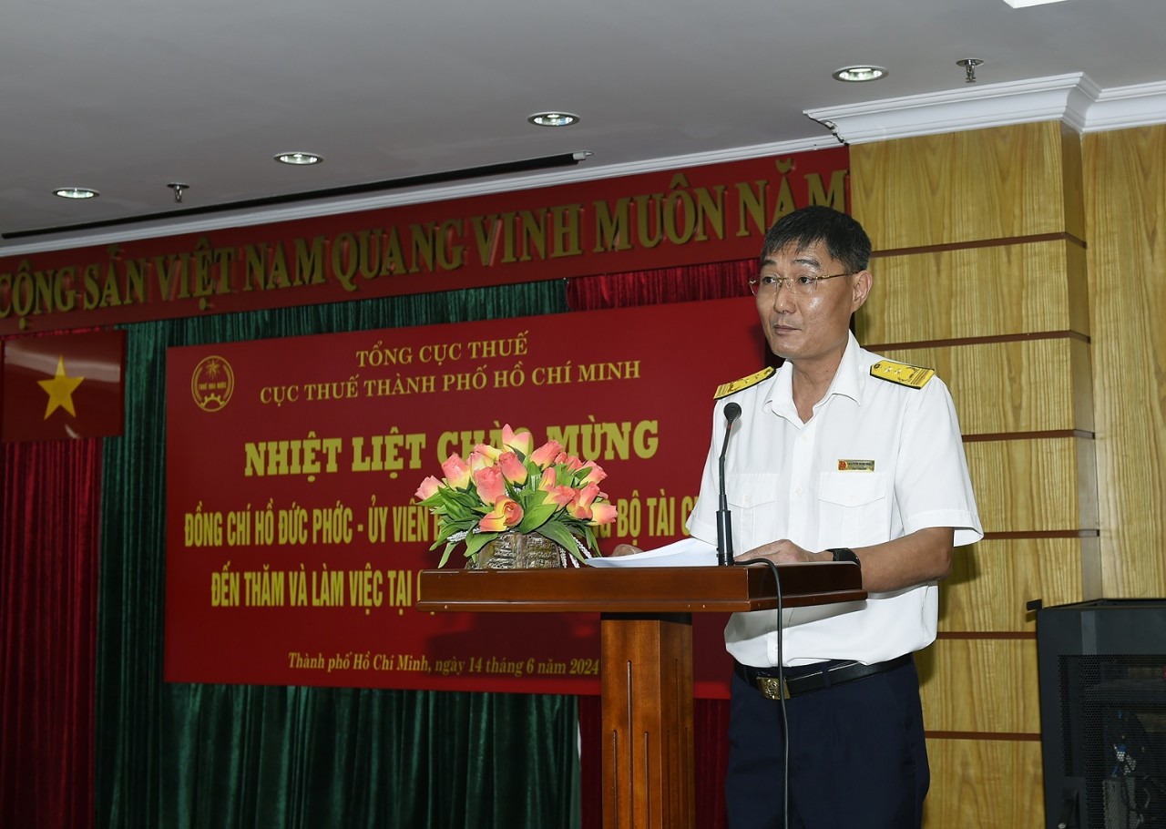 Cục trưởng Cục Thuế TP. Hồ Chí Minh Nguyễn Nam Bình báo cáo tình hình thu NSNN 5 tháng đầu năm của đơn vị.