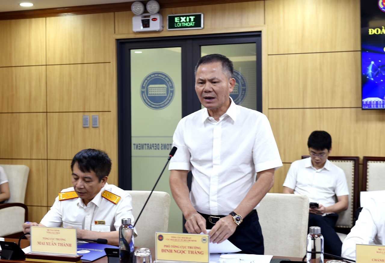Ông Đinh Ngọc Thắng - Phó Tổng cục trưởng Tổng cục Hải quan phát biểu tại buổi làm việc.