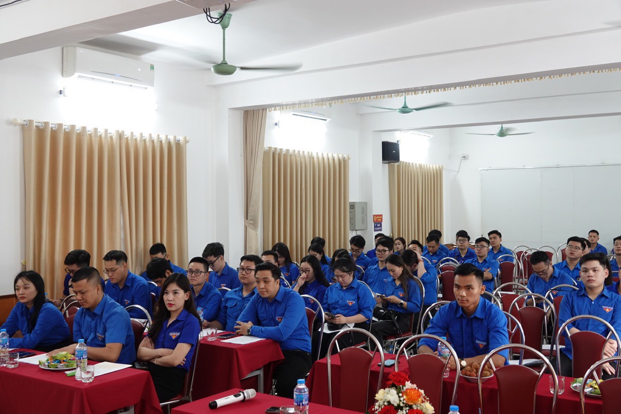 C&aacute;c c&aacute;n bộ, đo&agrave;n vi&ecirc;n tham dự Hội nghị Tập huấn.