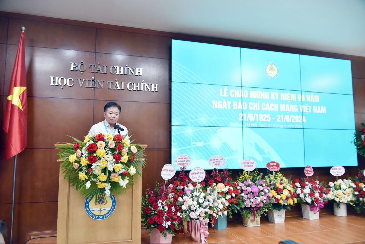 GS.TS. Nhà giáo Nhân dân Nguyễn Trọng Cơ – Bí thư Đảng ủy, Giám đốc Học viện, Tổng biên tập Tạp chí Nghiên cứu Tài chính Kế toán phát biểu tại buổi Lễ.