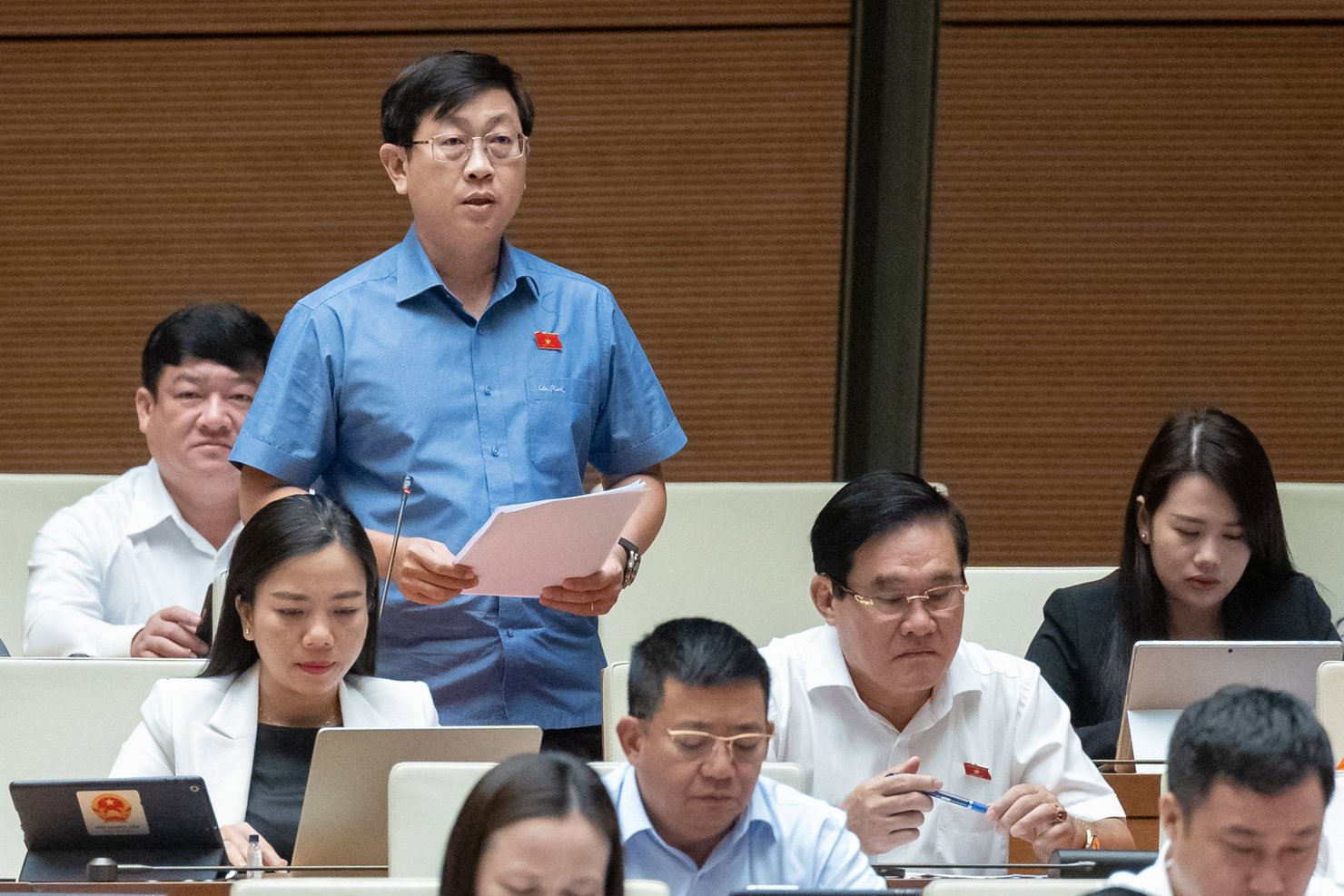 Đại biểu Nguyễn Hữu Thông - Đoàn đại biểu Quốc hội tỉnh Bình Thuận nêu ý kiến.