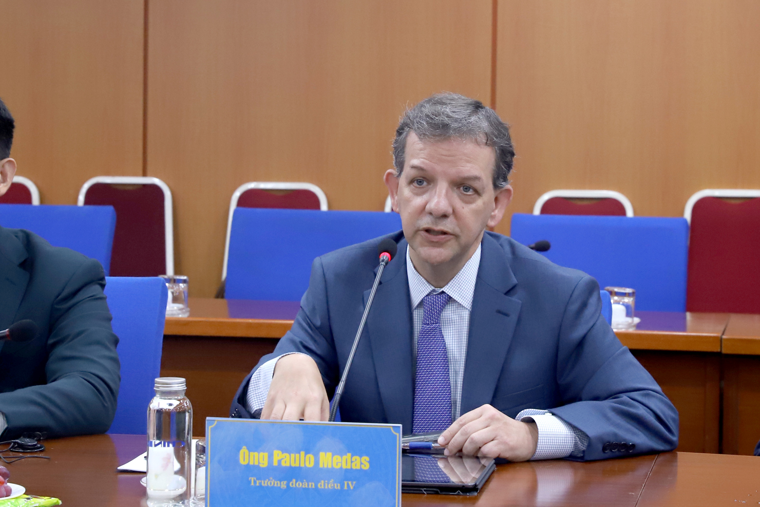 &Ocirc;ng Paulo Medas &ndash; Trưởng Đo&agrave;n tham vấn Điều khoản IV ph&aacute;t biểu tại cuộc l&agrave;m việc.
