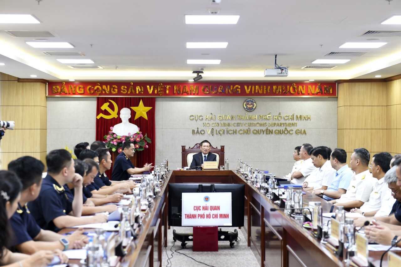 Quang cảnh buổi làm việc của Bộ Trưởng Hồ Đức Phớc tại Cục Hải quan TP. Hồ Chí Minh.
