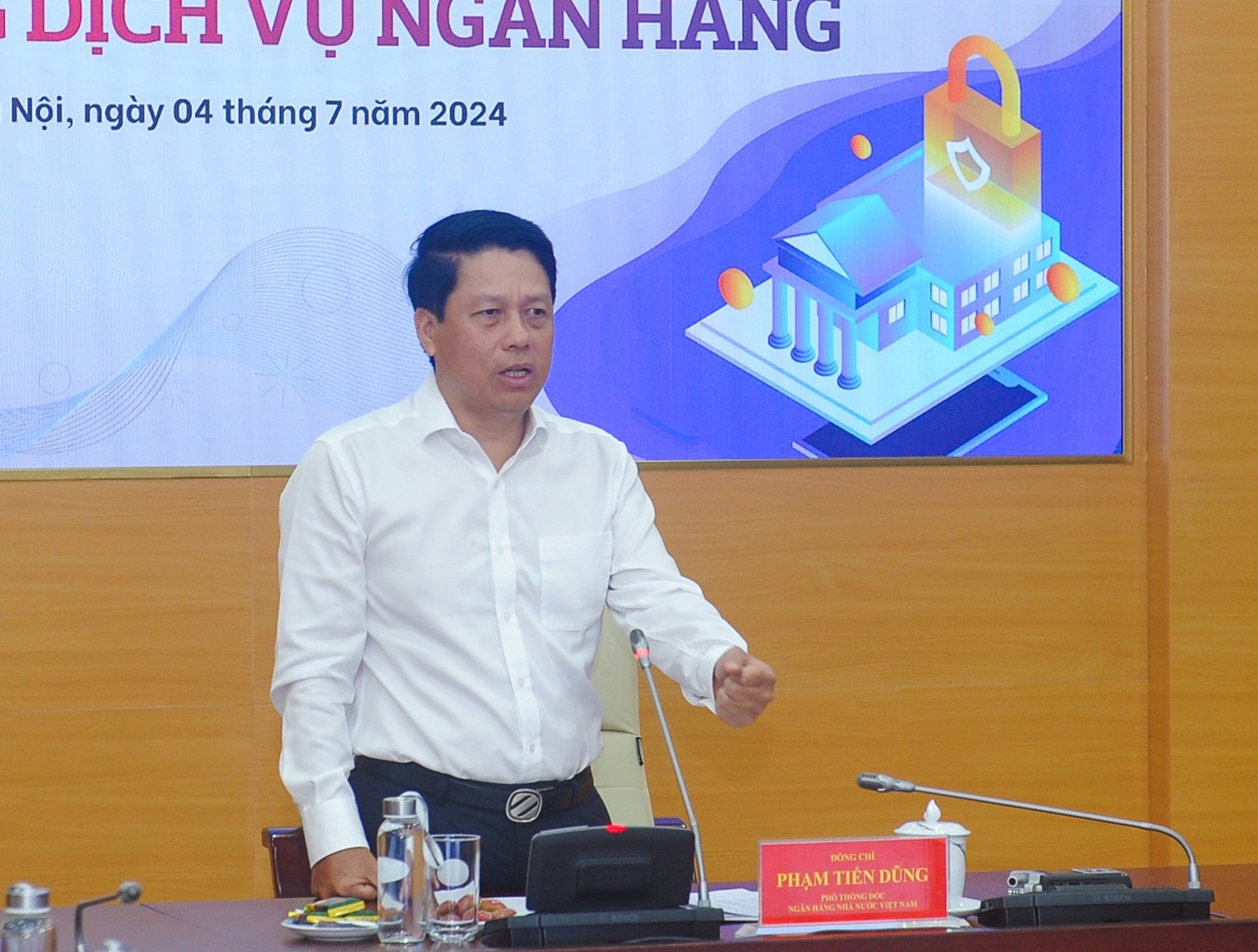 Phó Thống đốc NHNN Phạm Tiến Dũng phát biẻu tại Hội thảo.