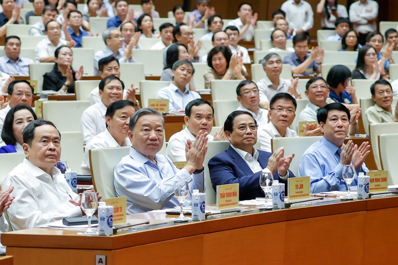Chủ tịch nước Tô Lâm, Thủ tướng Chính phủ Phạm Minh Chính, Chủ tịch Quốc hội Trần Thanh Mẫn, Thường trực Ban Bí thư Lương Cường tham dự Hội nghị.