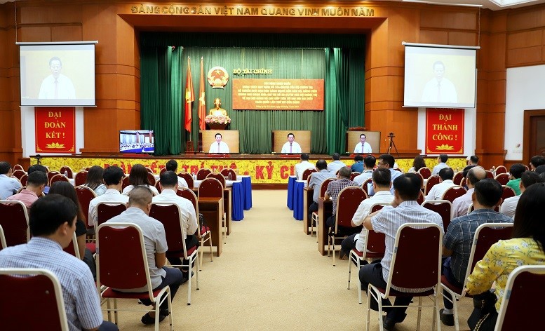 Gần 500 cán bộ, đảng viên thuộc Đảng bộ Bộ Tài chính tham gia học tập, quán triệt Quy định số 144-QĐ/TW và Chỉ thị số 35-CT/TW của Bộ Chính trị tại điểm cầu Bộ Tài chính.