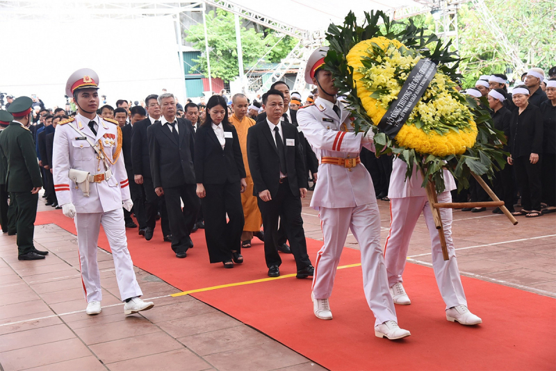 Nh&acirc;n d&acirc;n v&agrave;o viếng Tổng B&iacute; thư Nguyễn Ph&uacute; Trọng tại Hội trường Nh&agrave; văn h&oacute;a th&ocirc;n Lại Đ&agrave;, x&atilde; Đ&ocirc;ng Hội, huyện Đ&ocirc;ng Anh (H&agrave; Nội).&nbsp;Ảnh: Quang Kh&aacute;nh.