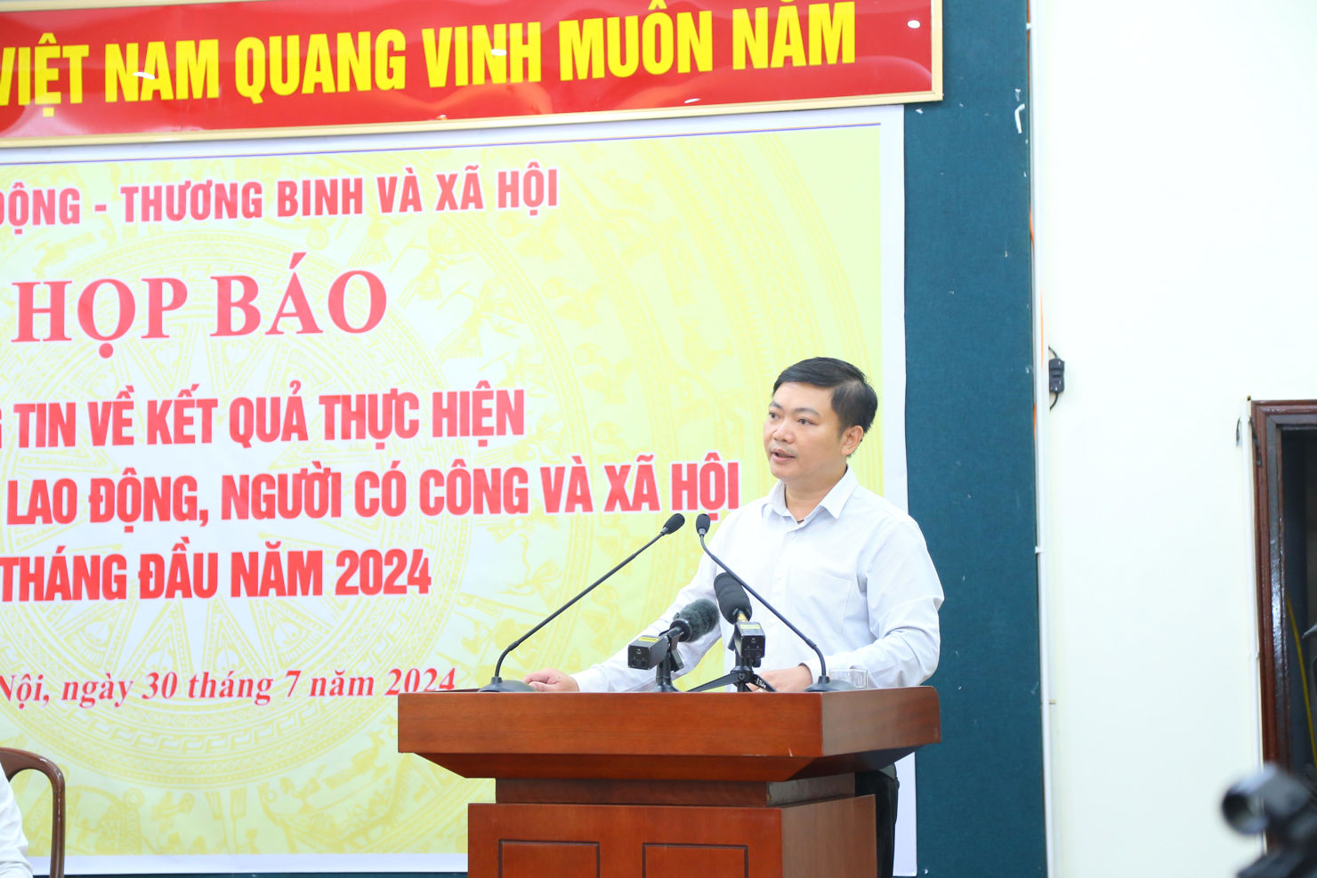 Ông Nguyễn Duy Cường - Phó Vụ trưởng Vụ BHXH (Bộ Lao động - Thương binh và Xã hội) giới thiệu về những điểm mới của Luật BHXH năm 2024 tại buổi Họp báo ngày 30/7/2024.