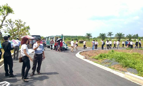 Nhiều nhà đầu tư đang "găm hàng" với kỳ vọng giá BĐS sẽ tăng trong thời gian tới.