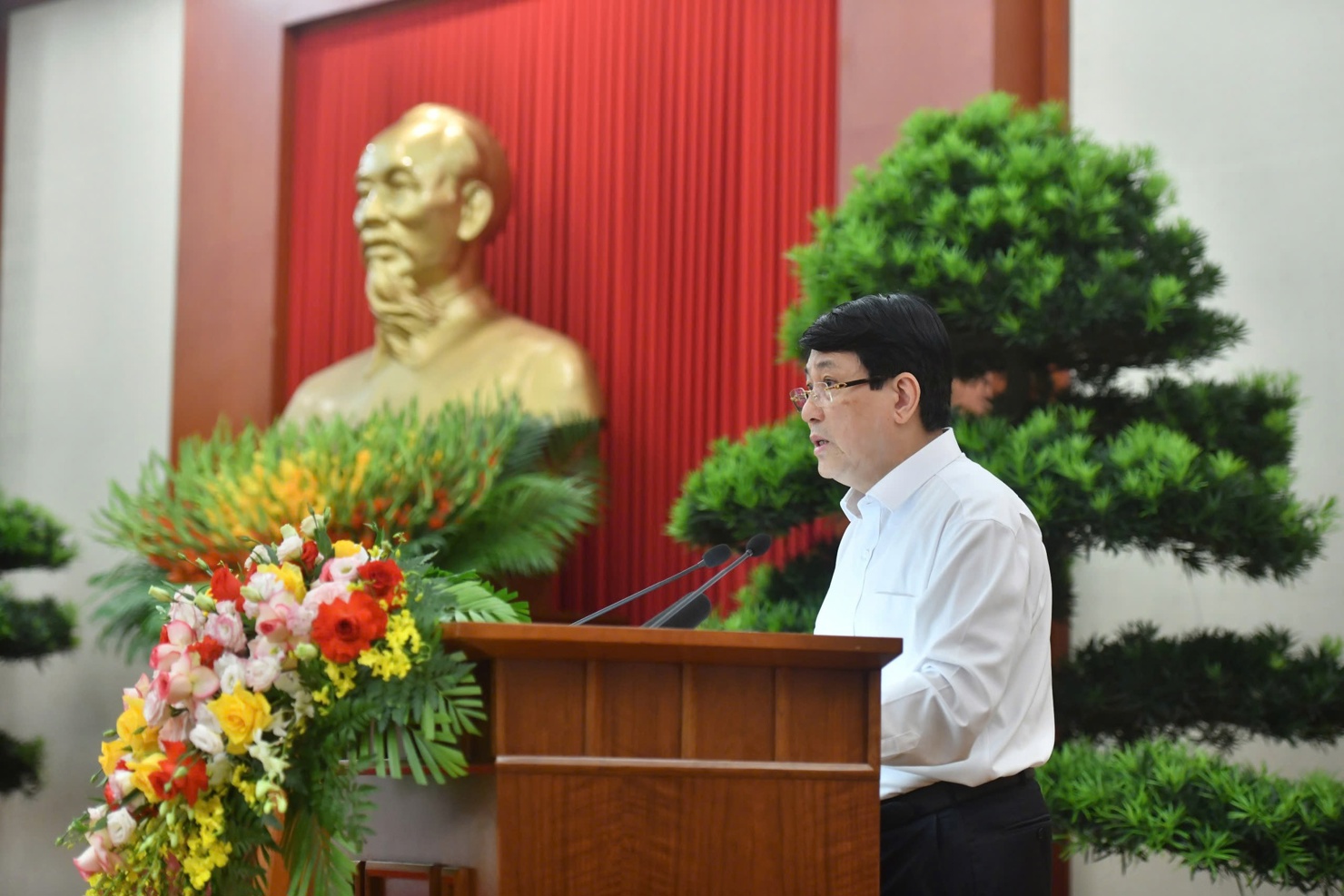 Ủy viên Bộ Chính trị, Thường trực Ban Bí thư Lương Cường báo cáo tại Hội nghị. Ảnh: VGP/Nguyễn Hoàng