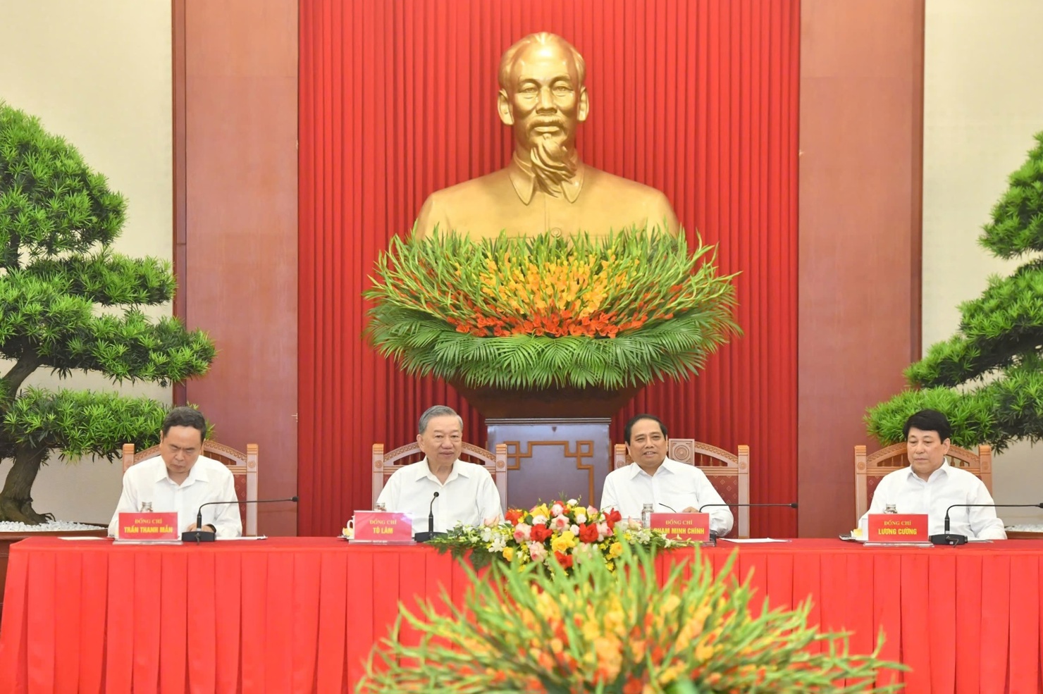 Tổng Bí thư, Chủ tịch nước Tô Lâm; Thủ tướng Chính phủ Phạm Minh Chính; Chủ tịch Quốc hội Trần Thanh Mẫn; Thường trực Ban Bí thư Lương Cường tham dự Hội nghị. Ảnh: VGP/Nguyễn Hoàng