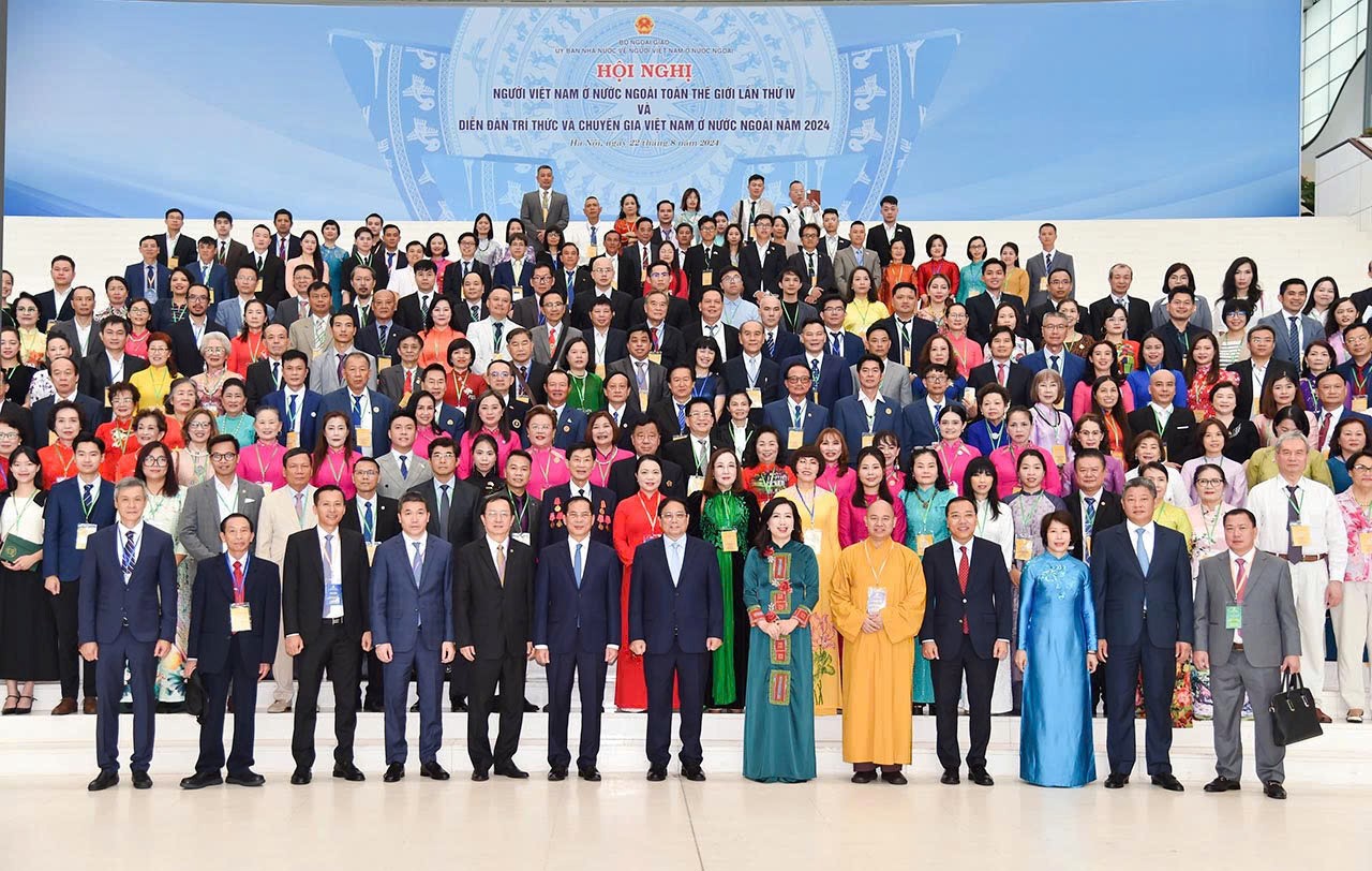 Hội nghị người Việt Nam ở nước ngoài toàn thế giới lần thứ tư. 