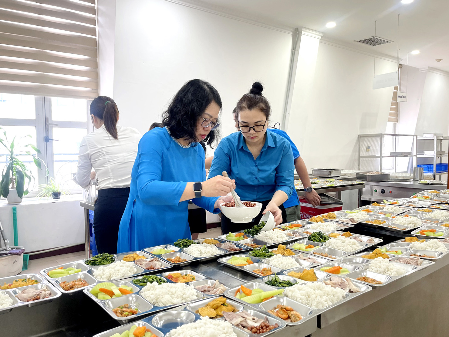 Bữa cơm được Công đoàn Bộ chuẩn bị chu đáo, tỉ mỉ trong tất cả các khâu.