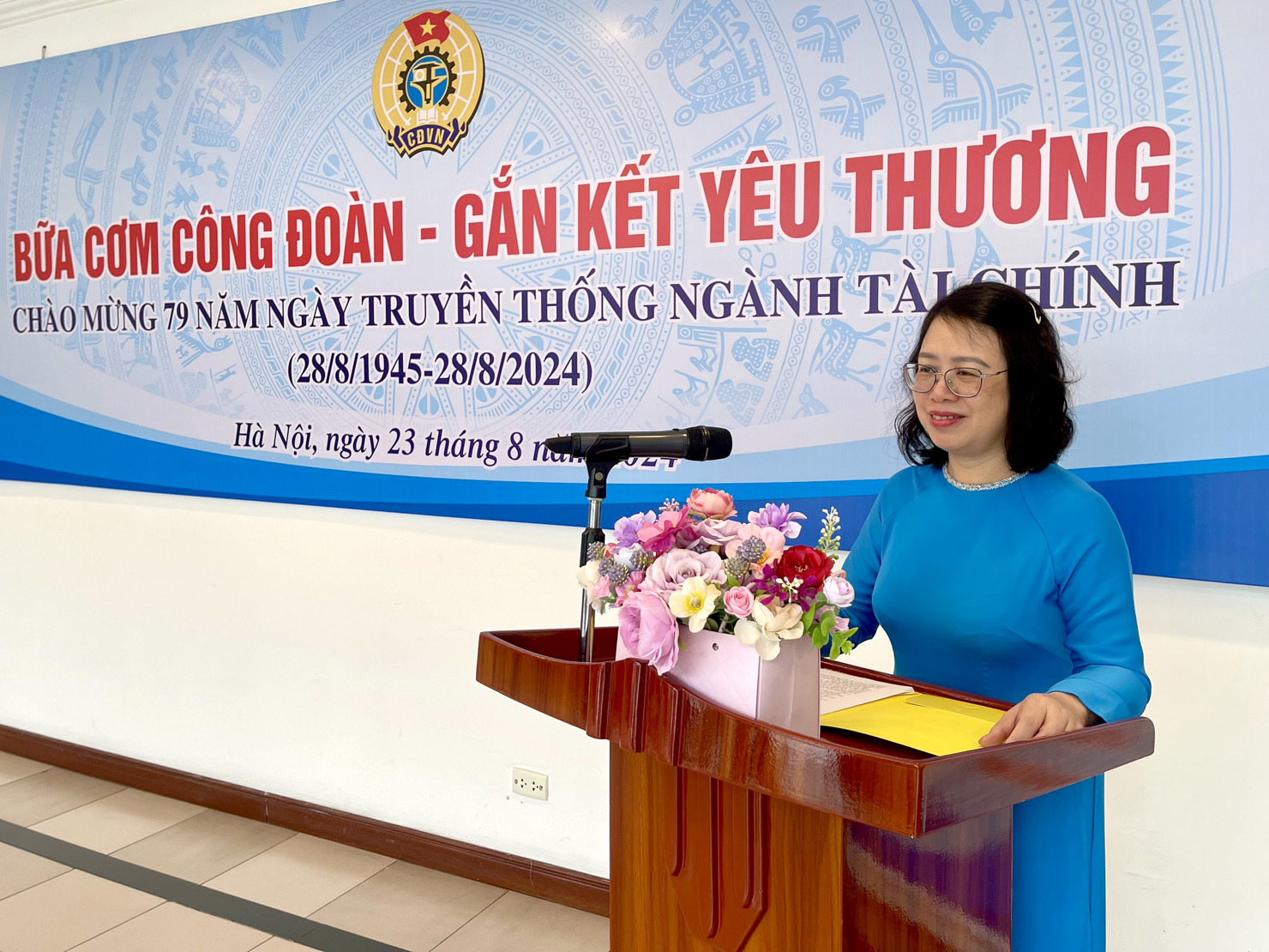 Đồng chí Ngô Thị Nhung - Chủ tịch Công đoàn Bộ Tài chính chia sẻ tại Chương trình.