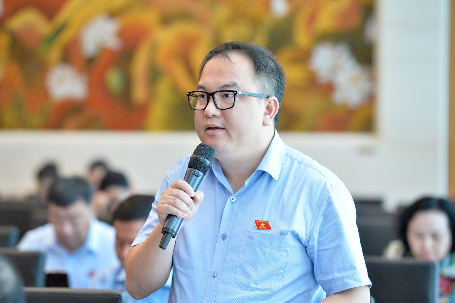 Đại biểu Phạm Trọng Nghĩa – Đoàn đại biểu Quốc hội tỉnh Lạng Sơn nêu ý kiến tại Hội nghị.