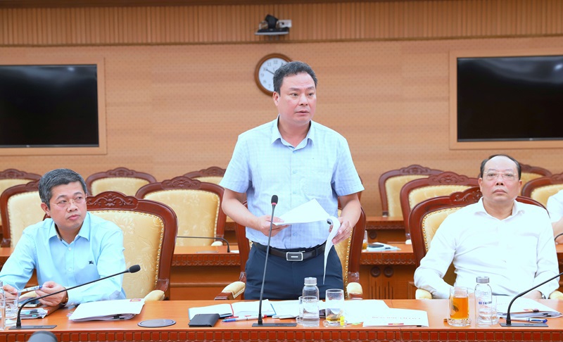Đồng chí Đỗ Văn Trường - Phó Bí thư Thường trực Đảng ủy Bộ Tài chính phát biểu tại Hội nghị.