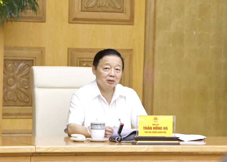 Phó Thủ tướng nhấn mạnh, cần có những giải pháp tháo gỡ vướng mắc ngay từ giai đoạn chuẩn bị dự án, phê duyệt chủ trương đầu tư, mới có thể xử lý thấu đáo khó khăn, bất cập trong giải ngân vốn đầu tư công - Ảnh: VGP/Nguyễn Hoàng